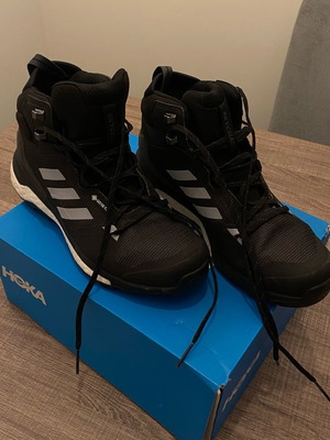 Terrex Skychaser 2 Mid Gore-Tex Adidas black hiking boots like new