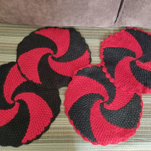 Vintage handmade knitted set of 4, used, wool, red and black