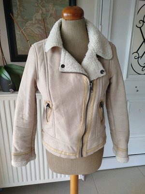 Bershka jacket with inner lining like new, beige