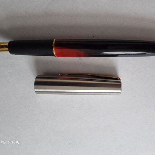 Parker Frontier Fountain Pen used, red and black resin body