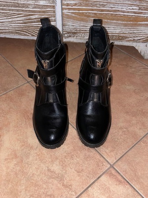 Black leather ankle boots used, size 37