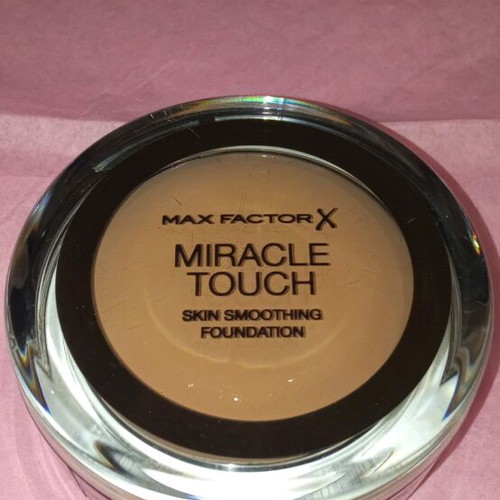LIPSTICK LOREAL, LIP GLOSS YOUTH LAB, FOUNDATION MAX FACTOR CONCEALER RIMMEL