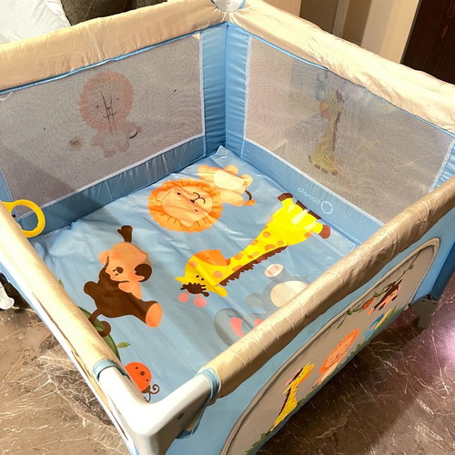 Lionelli Playpen like new with extra Hauck mattress