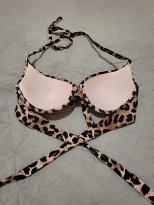 Leopard top bikini like new, adjustable tie with padding