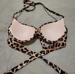 Leopard top bikini like new, adjustable tie with padding