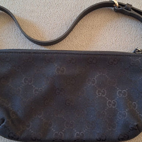 Gucci shoulder bag slightly used, black