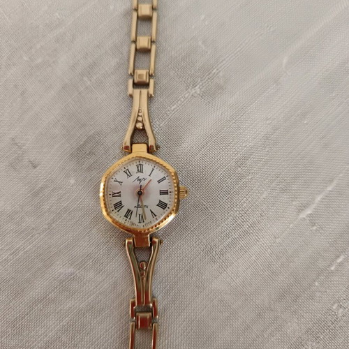Vintage women's watch like new, quartz, 22 mm diameter