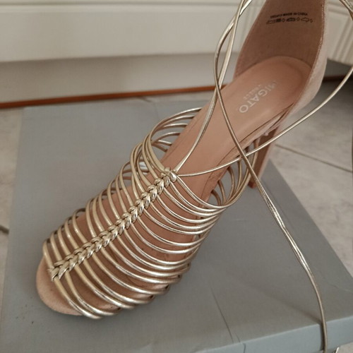 Migato sandals new, beige and gold, size 39