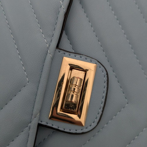 Blue shoulder bag with gold chain and clasp like new