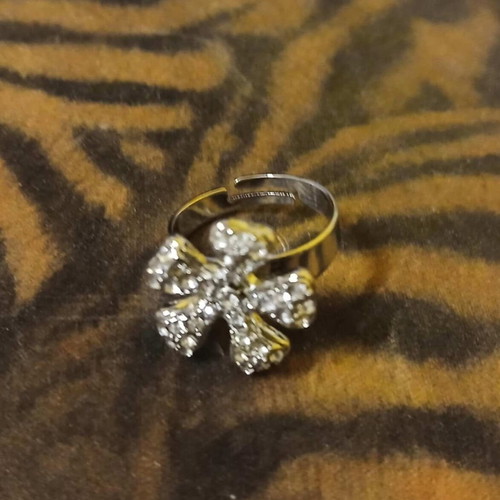 Oriflame flower ring new, silver color