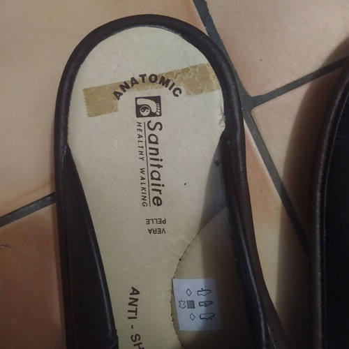Sanitaire men's slippers size 41 like new, black and brown