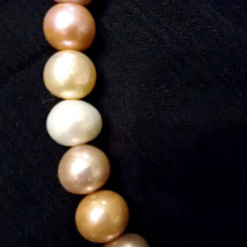 Handmade necklace with 39 multicolored natural freshwater pearls 10.5-11.3mm like new