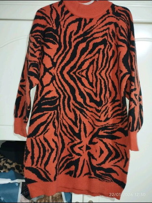 Knitted dress new, black and orange