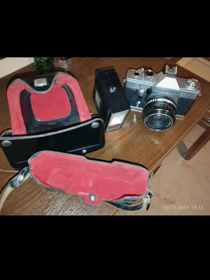 Camera like new with flash and case, battery needed
