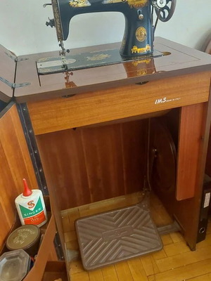 Singer sewing machine from 1930s used