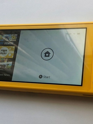 Nintendo Switch Lite жълт употребяван