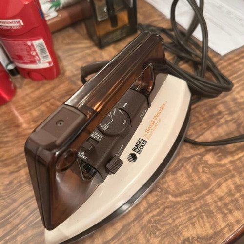 Black and Decker mini travel iron like new with case and adapter