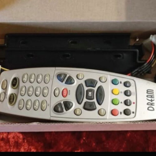 Dream Multimedia DM7000-S satellite receiver like new with remote and 250GB HDD