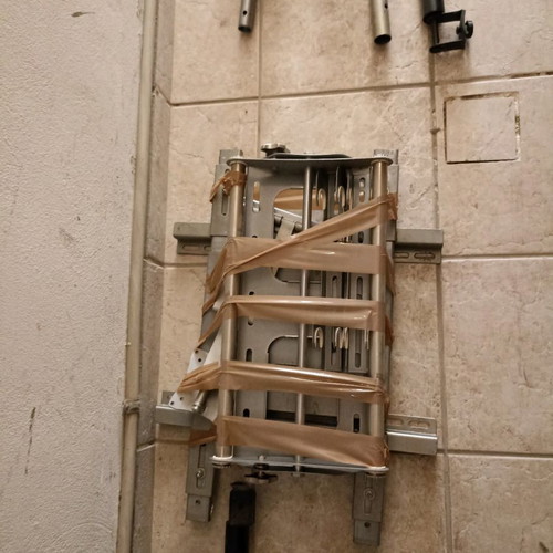 TV mounts used, fixed and wall-mounted pack with cables