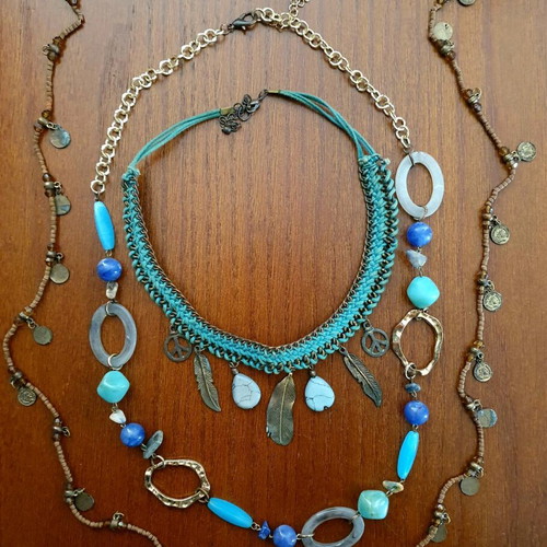 Jewelry set like new, boho vintage style with 4 necklaces and 9 bracelets