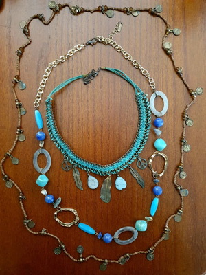 Jewelry set like new, boho vintage style with 4 necklaces and 9 bracelets