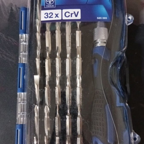 Precision screwdriver set 32 pieces new with extra spare bits