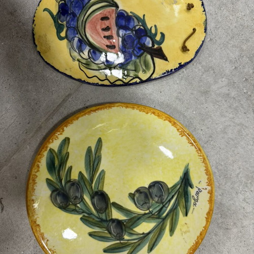 Decorative plates like new