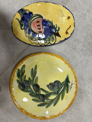 Decorative plates like new