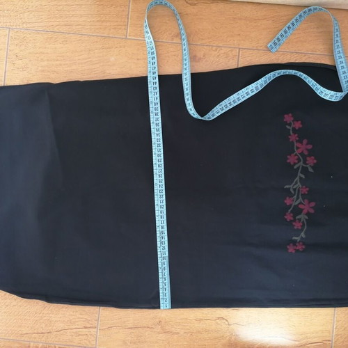 Italian skirt L new, elastic with embroidered design