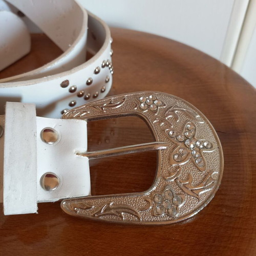 White belt with strass and studs like new, length 105cm