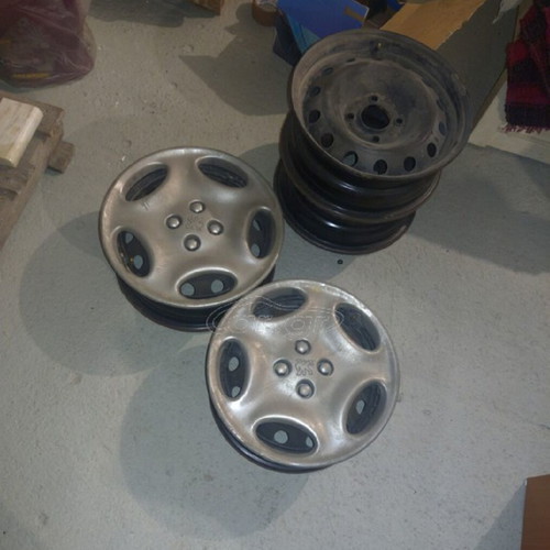 Peugeot 106 iron rims like new, XS model 2003