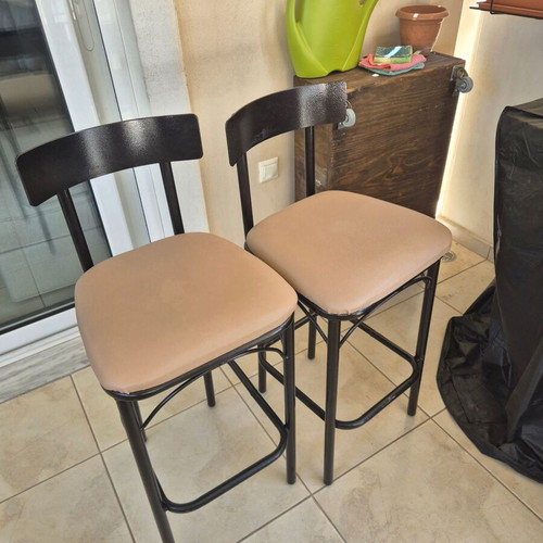Bar stools set of 2, like new, metal frame