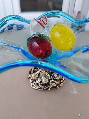 Mourano ball with Mourano fruits and silver carved base like new