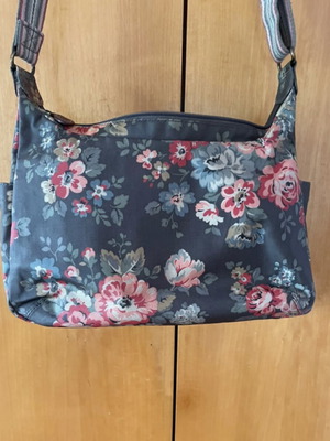 Cath Kidston crossbody bag with floral pattern, medium size