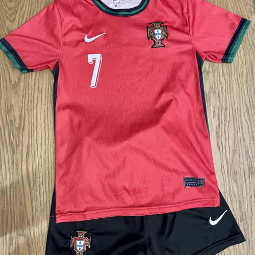 Ronaldo children's football kit, size 10 years (152)