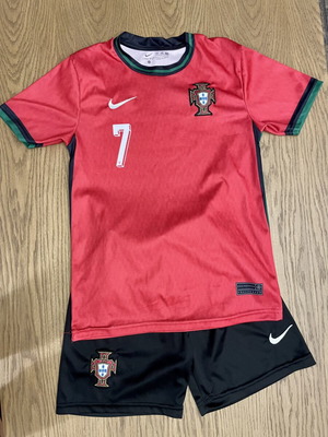 Ronaldo children's football kit, size 10 years (152)