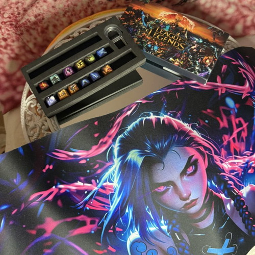 League of Legends gaming set with Jinx mouse pad and keycaps