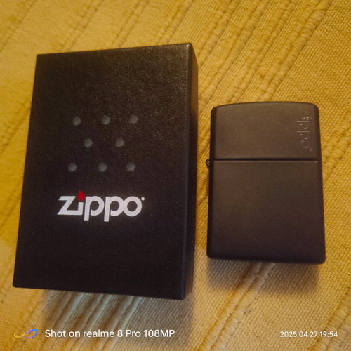 Zippo 218ZL oil lighter black matte classic logo lightly used