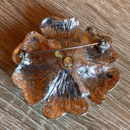 Decorative flower brooch like new, missing one rhinestone