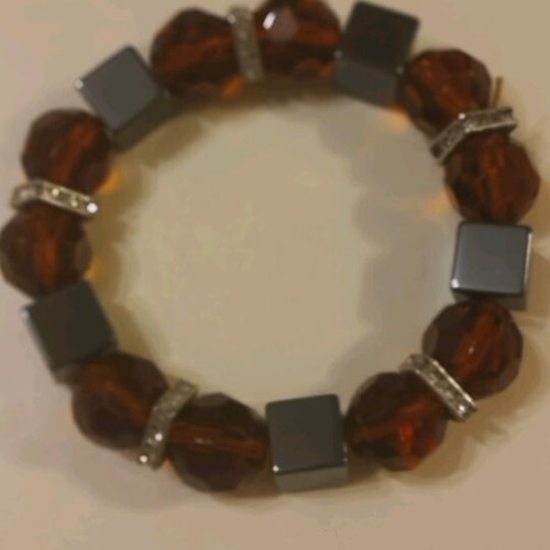 Bracelet with beads and elastic brown, new