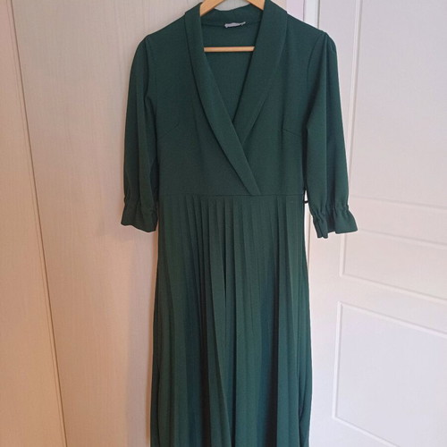 Wardrobe with 5 dresses, 3 skirts and Zic Zac coat like new