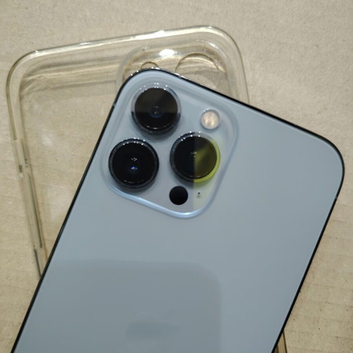 iPhone 13 Pro Max 128 GB Sierra Blue like new with cases and charger
