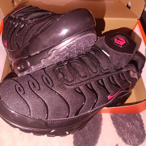 Nike TN athletic shoes new, size 45, black and red