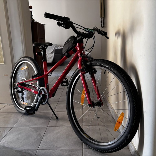 Specialised Jet 24 BMX bike like new, red, 24 inch wheels, V-Brakes