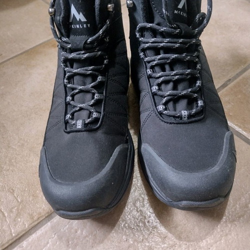 Mc Kinley men's boots black like new, size 40