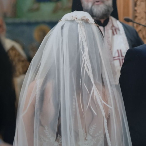 Wedding dress new, size S adjustable to XL, with veil and petticoat