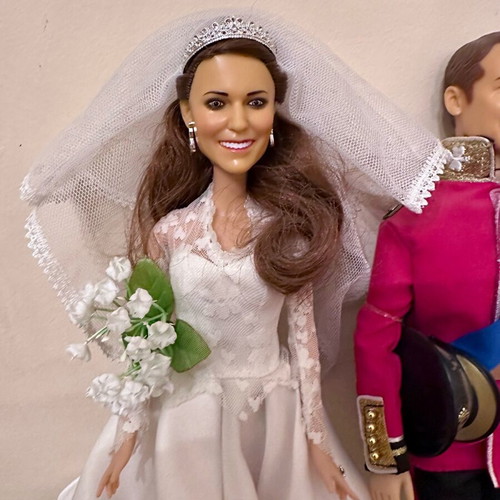 Royal Wedding Collectible Dolls Prince William & Princess Catherine Arklu Like New