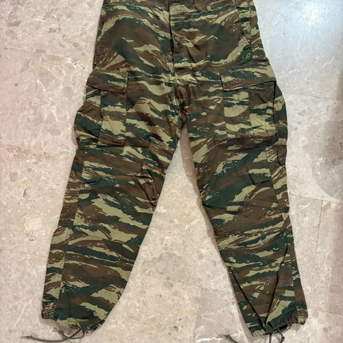 Camouflage Pants size M like new with two thermal gifts