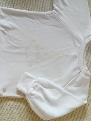 Children's white sweatshirt like new, ages 3-4