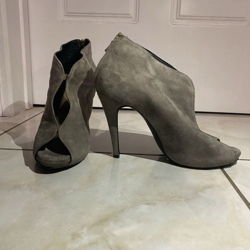 Tsakiris Mallas ankle boots with thin heel, grey, like new